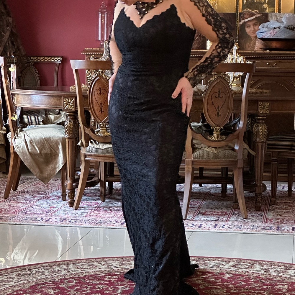 Black Sweetheart Maxi Gown with Long Sleeves
